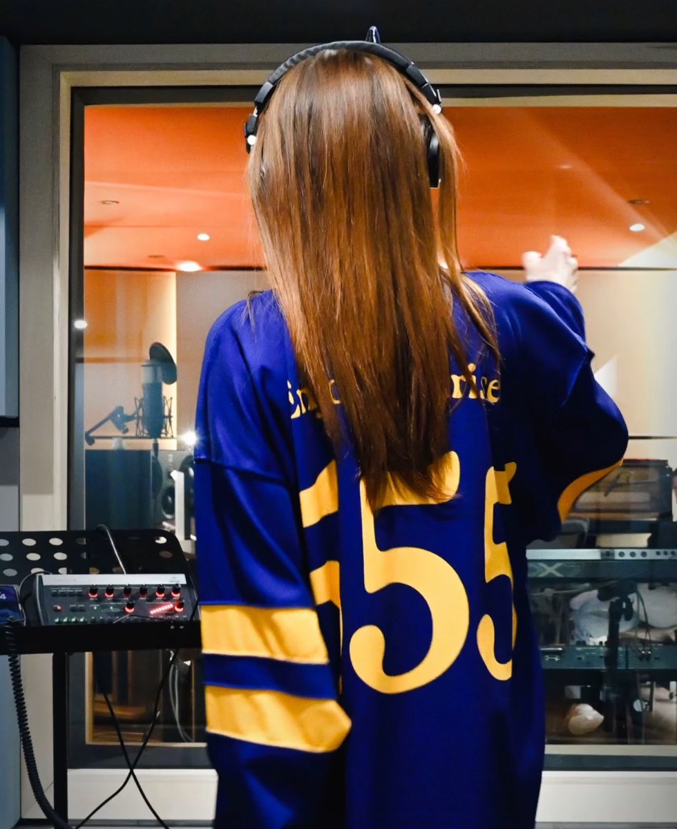 AnnalisaNews's tweet photo. #ANNALISA IN STUDIO. https://t.co/K451hADVuP