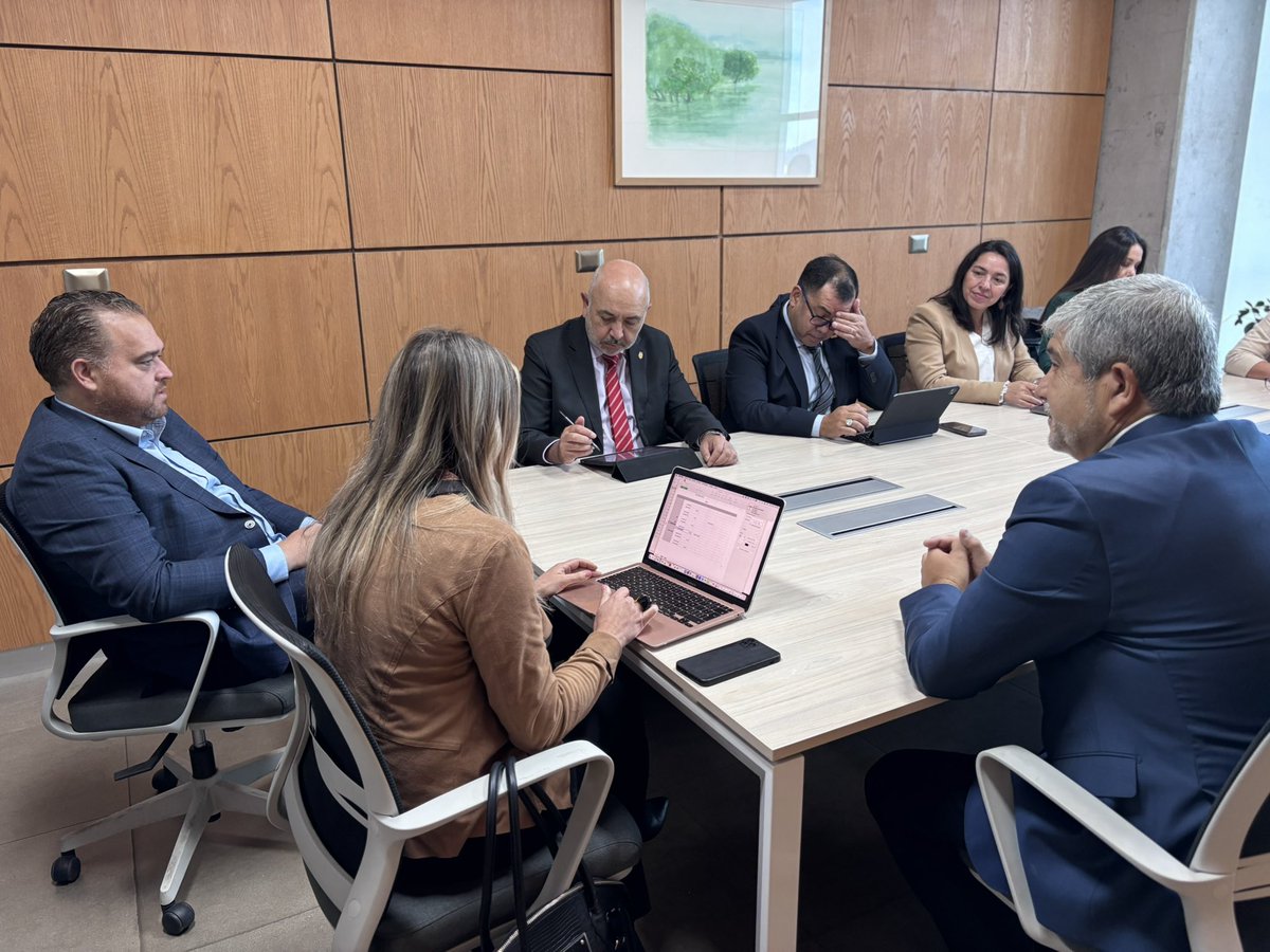 Esta mañana, el gobernador regional Sergio Giacaman, junto a la jefa de la División de Fomento e Industria, Macarena Vera, se reunieron con el CRUCH Biobío-Ñuble,  para fortalecer el trabajo colaborativo.