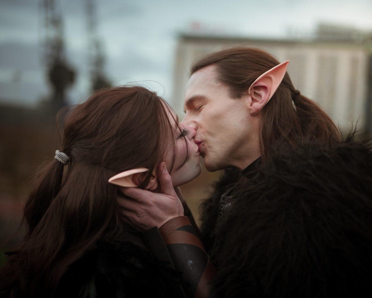 IxtranCosplay's tweet photo. @VoiceOfOBrien we think if Vax could, he would make out with himself. Can you please confirm or deny.

📷 - @abbey_to_ashes

@CriticalRole #CriticalRole #criticalrolecosplay #cosplay #Vaxildan #VoxMachina #DungeonsAndDragons #DND #DNDCosplay #Cosplayers https://t.co/Xa3HydUGYr