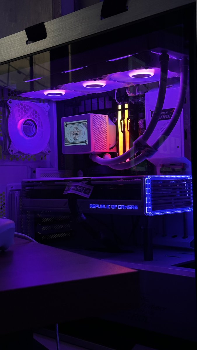 ASUS ROG STRIX 4080 (SUPER) (OC)

ASUS ROG RYUJIN III GEN2

ASUS ROG HELIOS FULL CASE RB WHITE EDITION

ASUS ROG STRIX 1000W Gold Aura Edition, 80+ Gold, Full Modular, PCle 5.0

RYZEN (R9 7950 X3D) 16C 32T 5.7GHZ

ASUS TUF GAMING B650 WIFI

DDR5 32GB FURRY 

M.2 MSI SPATIUM PRO2T