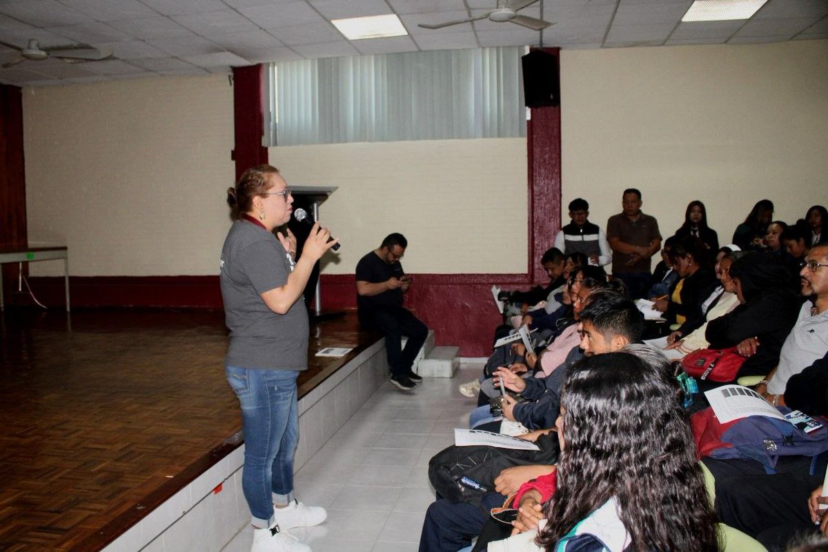 ConalepLRLP's tweet photo. Hoy tuvimos una reunión con los alumnos del Modelo de Educación Dual donde abordamos temas clave sobre su seguimiento académico .Lo más especial fue la visita de Antonielo Gonzáles quien con su historia inspiradora motivó a nuestros estudiantes a nunca rendirse. https://t.co/FHJAjtGOQt