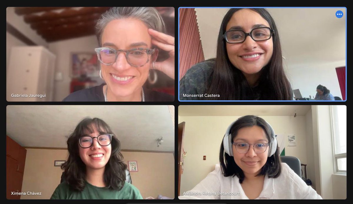 MagnoliaEstudio's tweet photo. Ayer pudimos conocer y compartir con @surplusera, una de nuestras mentoras en In-pulso Creativo junto a @monsecastera_ 💜🌱
Estamos muy felices de poder hacer libros junto a mujeres tan maravillosas e inspiradoras ❤️‍🔥 https://t.co/N3CkdFcGW5
