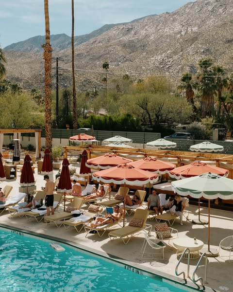 Livin la vida poolside. ☀️ 
📸 derrickphm via IG