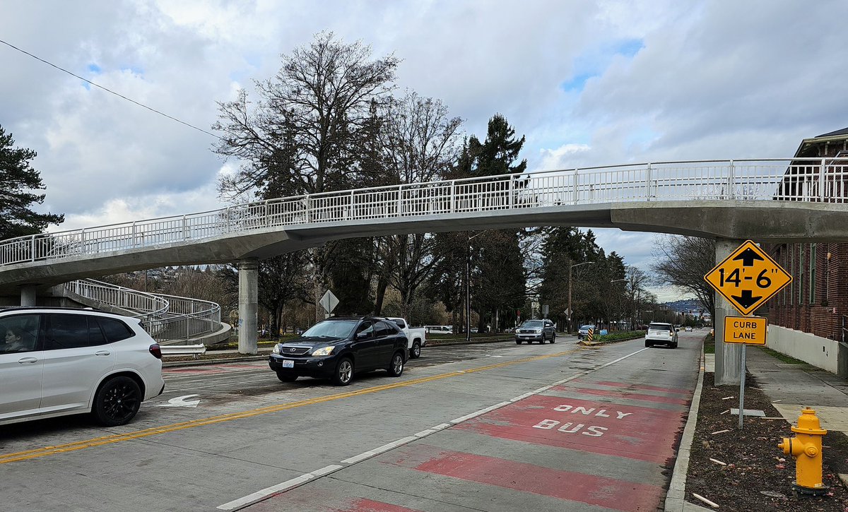 seattledot's tweet photo. The Delridge Pedestrian Bridge is stronger than ever before! 💪
That’s because seismic retrofits to help this bridge better withstand earthquakes are officially complete, and it’s all thanks to the #LevyToMoveSeattle.
Learn more: https://t.co/xlhRCej2rY https://t.co/Ba4WTMUeKa