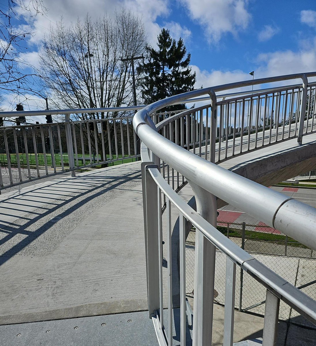 seattledot's tweet photo. The Delridge Pedestrian Bridge is stronger than ever before! 💪
That’s because seismic retrofits to help this bridge better withstand earthquakes are officially complete, and it’s all thanks to the #LevyToMoveSeattle.
Learn more: https://t.co/xlhRCej2rY https://t.co/Ba4WTMUeKa