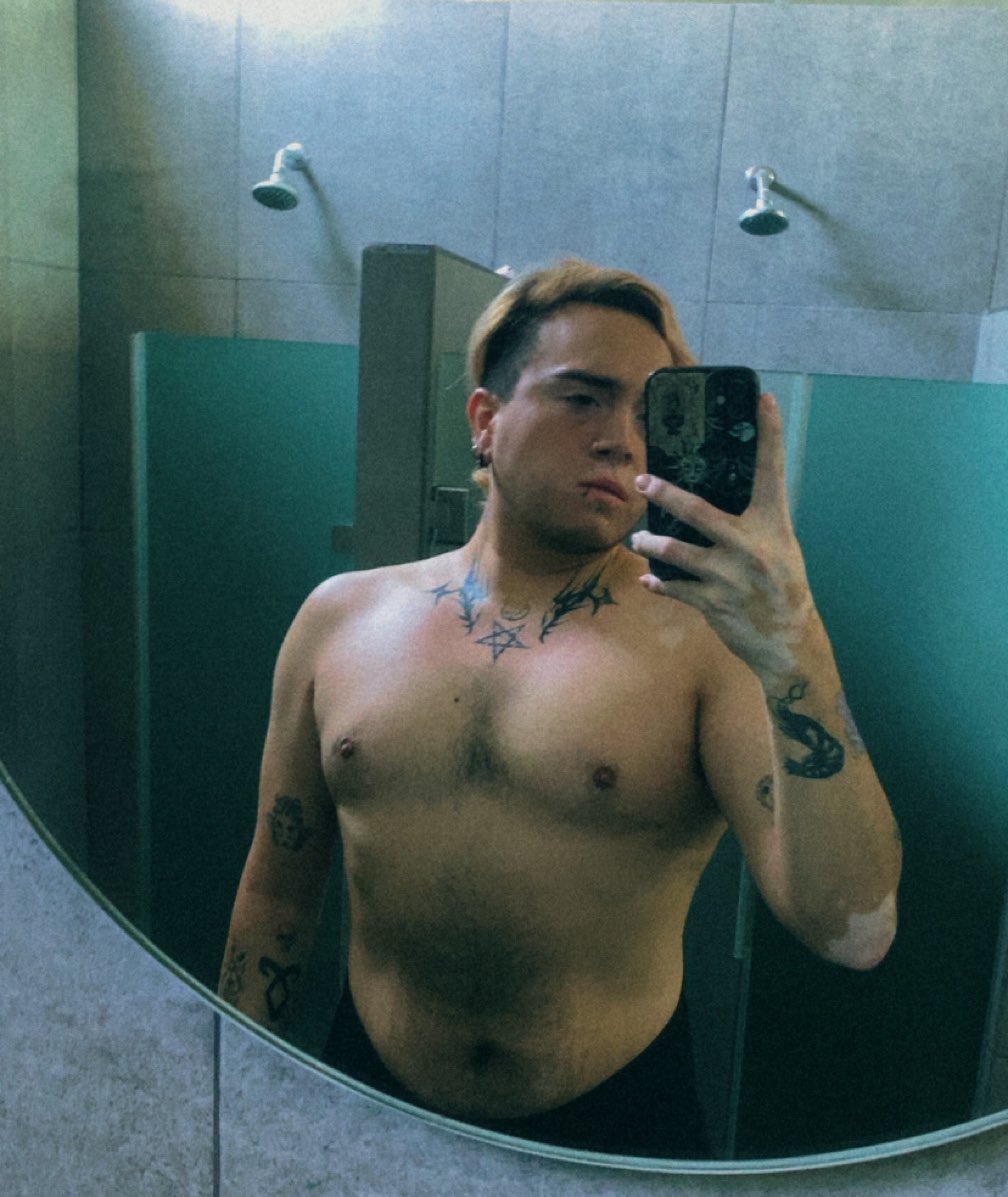 TiagoCadavera's tweet photo. Los extrañaba 🖤👅

A algunos si nos gusta así 🧸 🥴🤤

#lgbt #gay #osogay https://t.co/7BGjdnLgpB