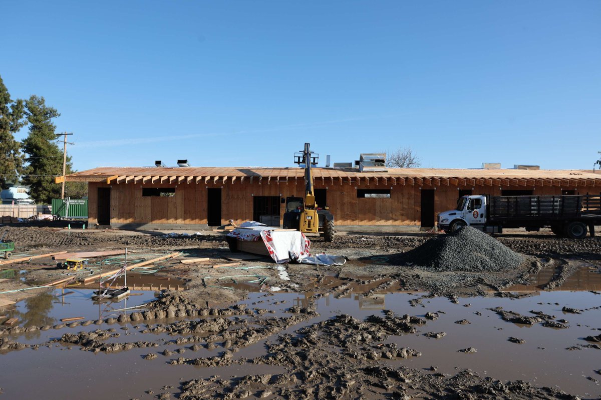 NCSCarpenters's tweet photo. The NCCU recently visited Monroe Elementary School's new TK/Kindergarten classrooms under construction in Hanford, where Micham Oral E Inc. is serving as the GC!

#NorCalCarpentersUnion #CarpenterUnionPower #WeBuiltThat https://t.co/li3nWSG91W