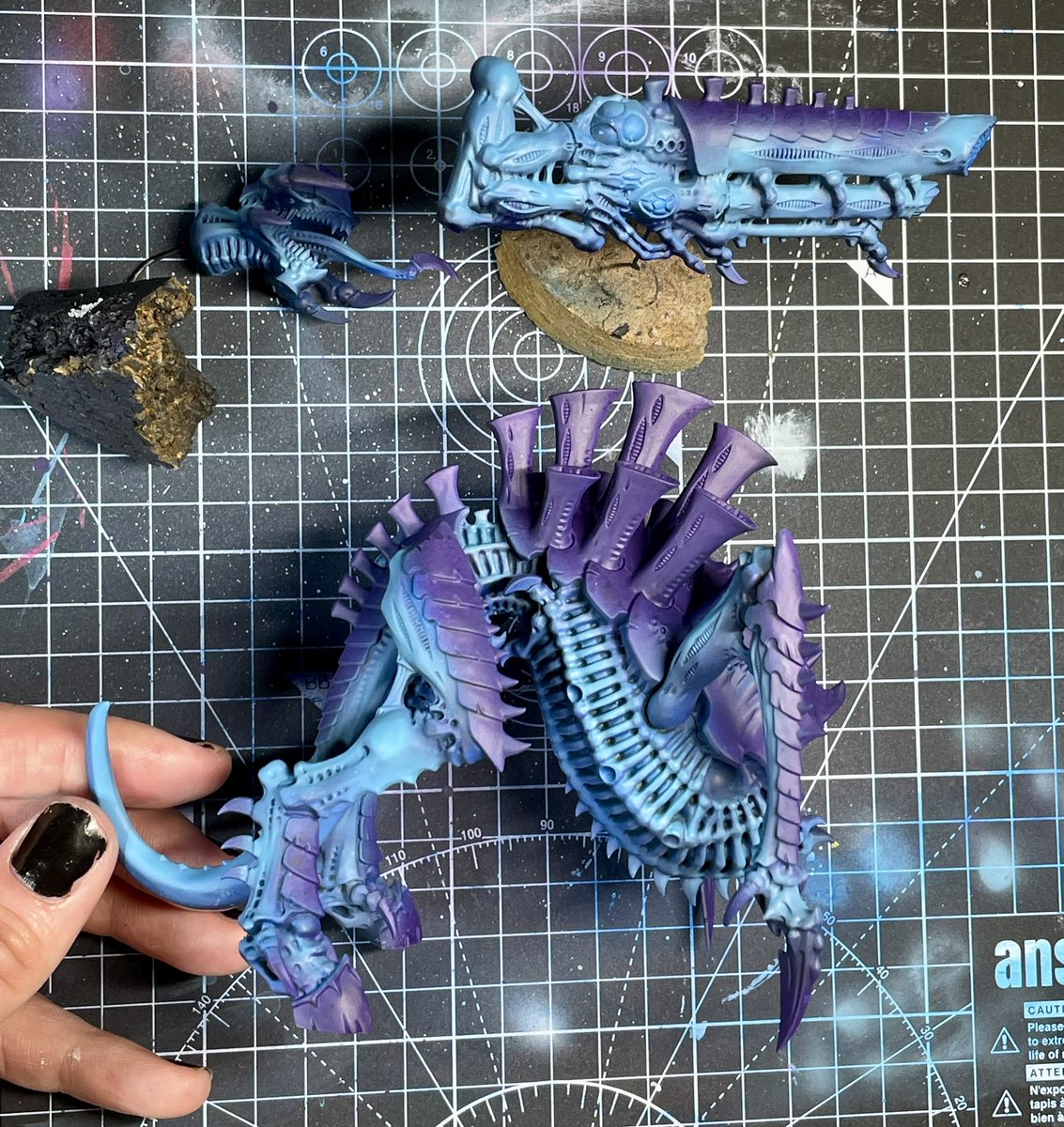 Despite obsessively spending ten mins cleaning my airbrush between every colour it seems to be refusing to work now so I’ve had to give up and order a new needle/front bit. Got some work done at least. 

#warhammercommunity