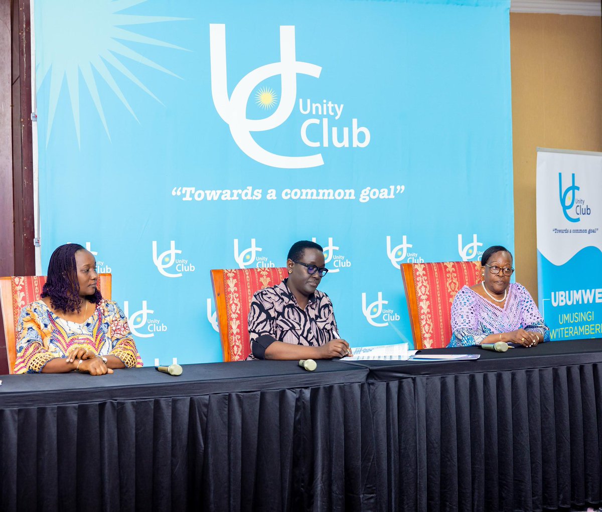 UnityClubRw's tweet image. Uyu munsi tariki 04/04/2025, Umuyobozi Mukuru  Wungirije wa Mbere wa  Unity Club, Hon. @mskayisire  yayoboye igikorwa cy’ihererekanyabubasha  hagati y’Umunyamabanga Nshingwabikorwa wa Unity Club, @RegineIyamurem1 ugiye mu kiruhuko cy’izabukuru n’Umunyamabanga Nshingwabikorwa…