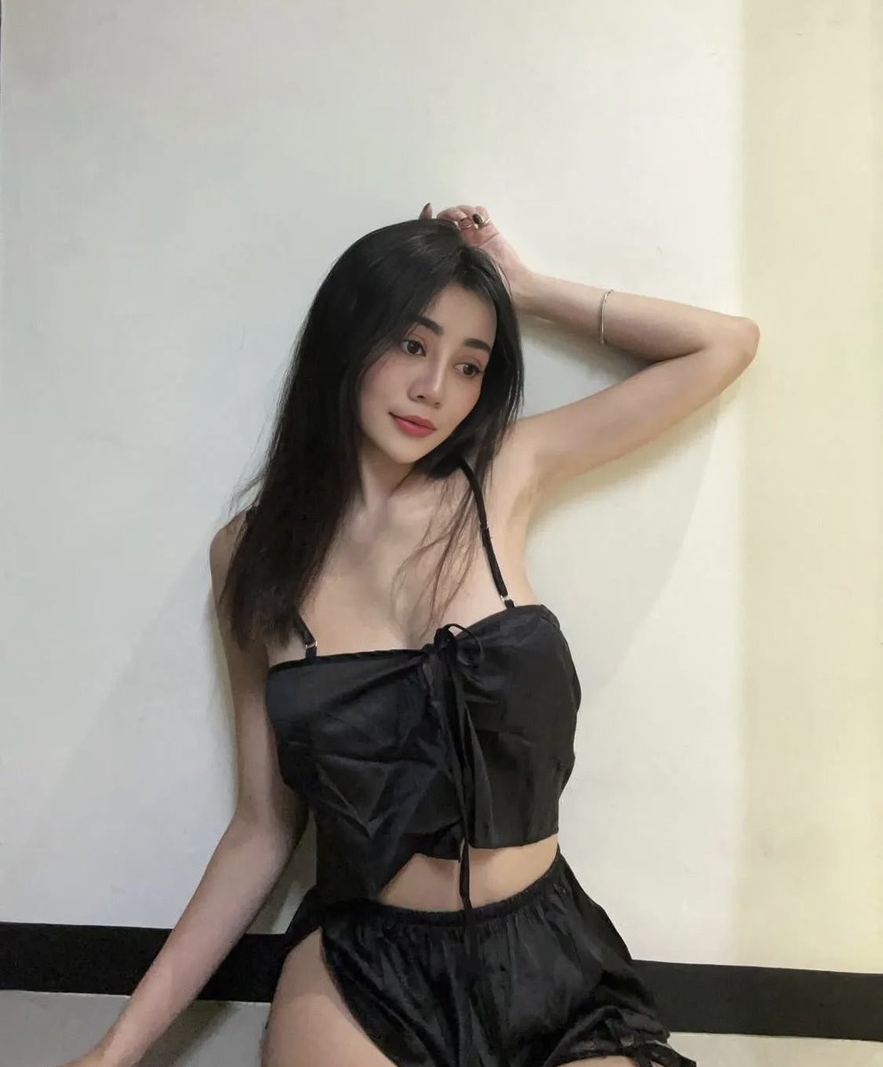 dari dulu sampe skrg msh byk aja yg gak suka sama aku, kenapa ya? emangnya aku lakuin hal jahat? gak pernah loh padahal 🤷🏻‍♀️🤷🏻‍♀️ please jgn ngurusin orang lah ya 😌😌 #sherlysexy #sherlyhypersex #sherlymenggairahkan #sherlypelayansex #wanitapenggoda #wanitapenghibur #wanitahypersex