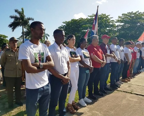 MioPinares's tweet photo. En cuna Himno Invasor #Najasa acto provincial #Camagüey #4Abril. Delegados Asamblea provincial Pioneril recibieron Distinción 4 Abril; y otros, condición #SiempreJoven y carné acredita militancia comunista @UJCdeCuba Municipios destacados #Guaimaro #Camagüey #Cespedes @YaimyrB https://t.co/tf26bfyZ6f