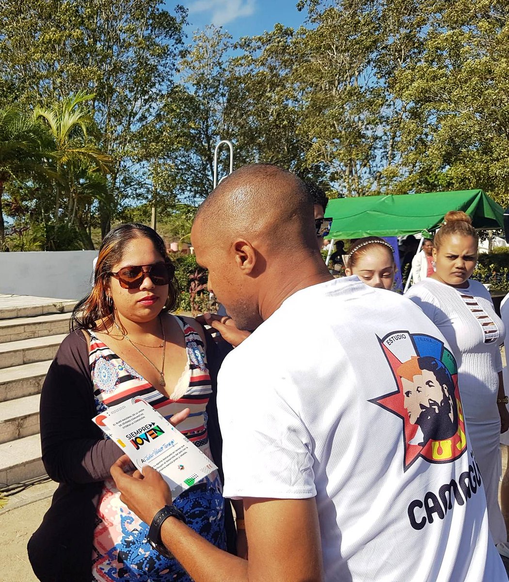 MioPinares's tweet photo. En cuna Himno Invasor #Najasa acto provincial #Camagüey #4Abril. Delegados Asamblea provincial Pioneril recibieron Distinción 4 Abril; y otros, condición #SiempreJoven y carné acredita militancia comunista @UJCdeCuba Municipios destacados #Guaimaro #Camagüey #Cespedes @YaimyrB https://t.co/tf26bfyZ6f