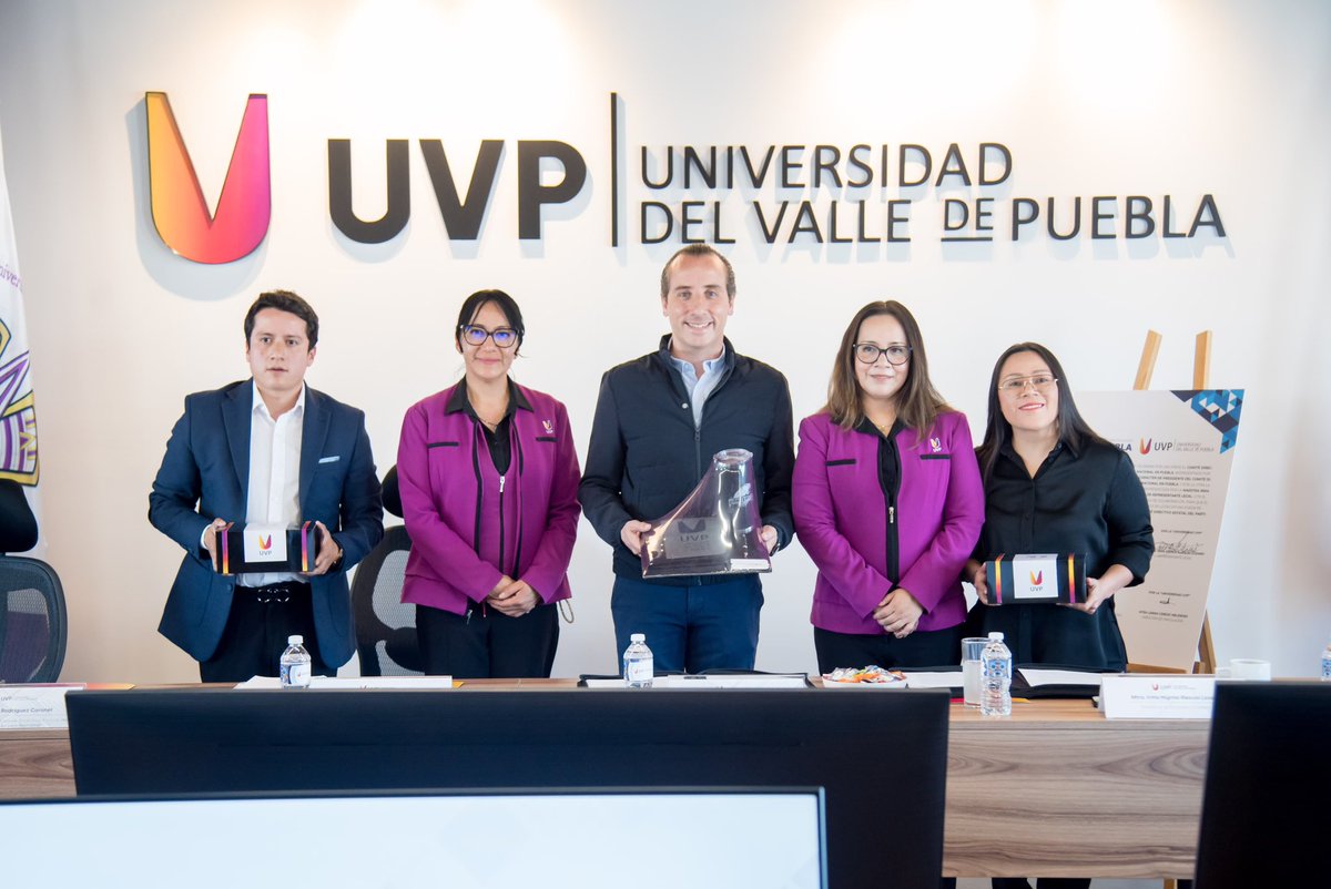PANPuebla2427's tweet photo. En el PAN Puebla nos llena de alegría concretar este convenio con la @UVP_Puebla, porque confiamos en el potencial de las y los jóvenes, y creemos que cuando trabajamos de la mano con la sociedad civil, sembramos esperanza y construimos un mejor mañana para todas y todos. https://t.co/2uBqoPBV67