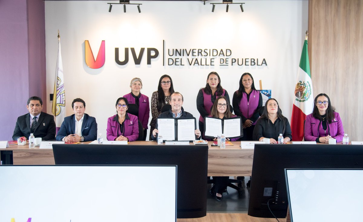 PANPuebla2427's tweet photo. En el PAN Puebla nos llena de alegría concretar este convenio con la @UVP_Puebla, porque confiamos en el potencial de las y los jóvenes, y creemos que cuando trabajamos de la mano con la sociedad civil, sembramos esperanza y construimos un mejor mañana para todas y todos. https://t.co/2uBqoPBV67