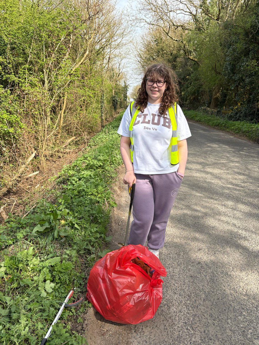 DAY THIRTY-ONE OF LENT LITTER PICK 2025: 
A pick in a space of less than 10 metres on the outskirts of Fairford today!  Together we can make a difference! 💚🌎♻️🚯
Please sponsor me by donating to this amazing charity ⬇️⬇️⬇️
justgiving.com/page/abagadayk…