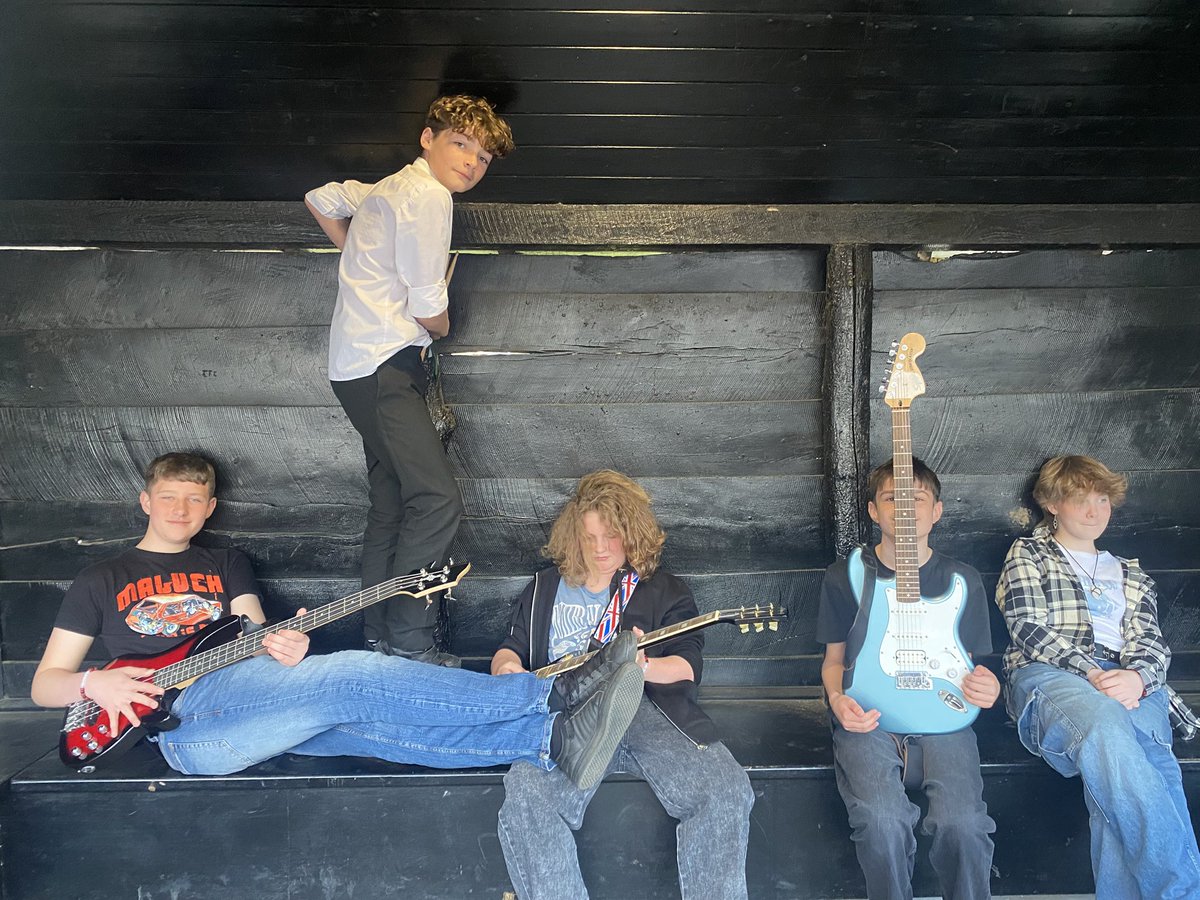 GES_Creative_'s tweet photo. Impromptu photo shoot for the band in Dunchurch - future album covers?! #GEAmusic #GEArocks https://t.co/20tWDxwune