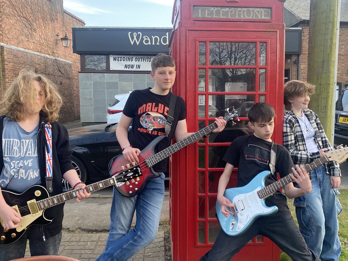 GES_Creative_'s tweet photo. Impromptu photo shoot for the band in Dunchurch - future album covers?! #GEAmusic #GEArocks https://t.co/20tWDxwune