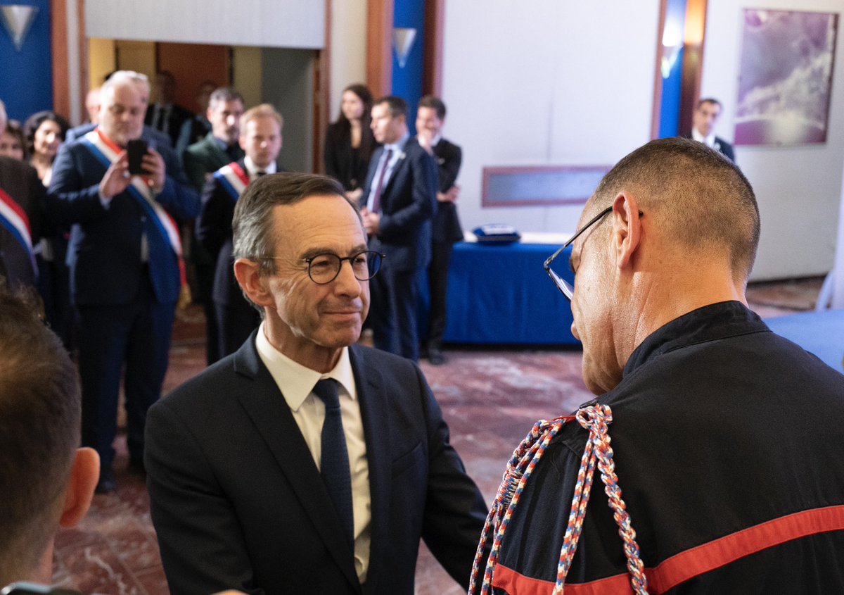 🏅13 femmes et hommes acteurs de la sécurité médaillés par le ministre de l’Interieur <a href="/BrunoRetailleau/">Bruno Retailleau</a> ce jour à La Grande Motte. Une cérémonie pour les remercier de leur célérité d’action, de leur dévouement et du service exemplaire rendu lors de l’attentat antisémite le 24 août