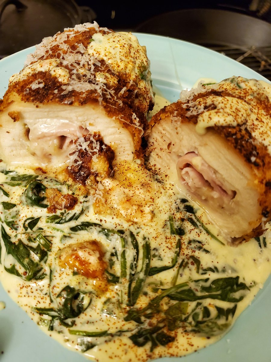 KathyGrudgen's tweet image. Did you know that Chicken Cordon Bleu dates back to a 1967 recipe from the New York Times? 'Cordon Bleu' means 'Blue Ribbon' in French, a nod to the prestigious Order of the Knights of the Holy Spirit. #FunFoodFact 🍴🇫🇷
