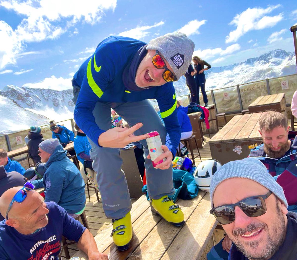 Apres Ski with <a href="/DocksBeers/">Docks Beers</a> 🙌🏽