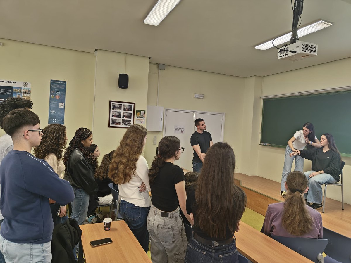 Muchas gracias a Ester García y a Manuel Sanz por el fantástico taller que nos han ayudado a comprender cómo el bienestar físico y mental impacta directamente en el desempeño académico. <a href="/AsuntosSociales/">RSUVa: asuntos.sociales@uva.es</a> <a href="/Virt_UVa/">VirtUVa</a> #ATENEA #IngenieríaBiomédica atenea.uva.es/healthtalk.html