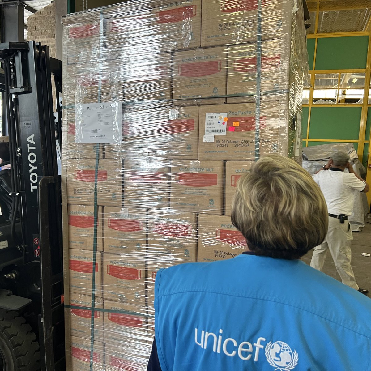 UnicefNamibia's tweet photo. Earlier this week, a consignment of Ready-to-Use Therapeutic Food #RUTF valued at N$ 8.5 million was delivered to the @MhssNamibia as part of UNICEF's ongoing support to address #malnutrition. The #RUTF will improve the nutritional status of over 8,000 children across the country https://t.co/MrVOPVAhyO