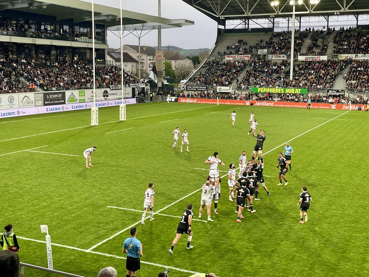 Terminé au Stadium. La puissance physique briviste a fini par faire la différence en 2nde période. Le CAB s’impose 26-9 face à Valence-Romans, avec 4 essais et le bonus offensif en poche. La 2e place est consolidée. 💪