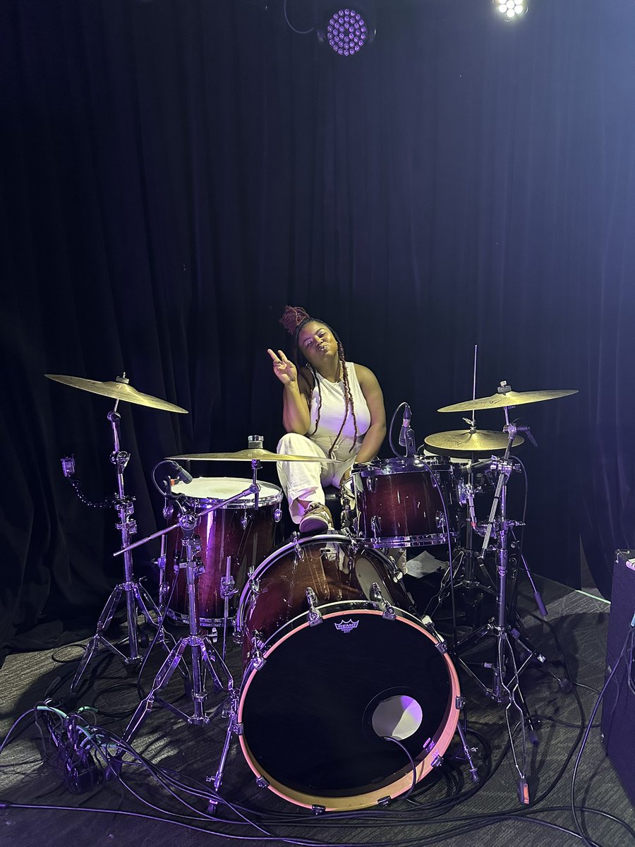 A few flicks from last night’s show in Seattle for Fana Hues MOTH tour 🥁✨