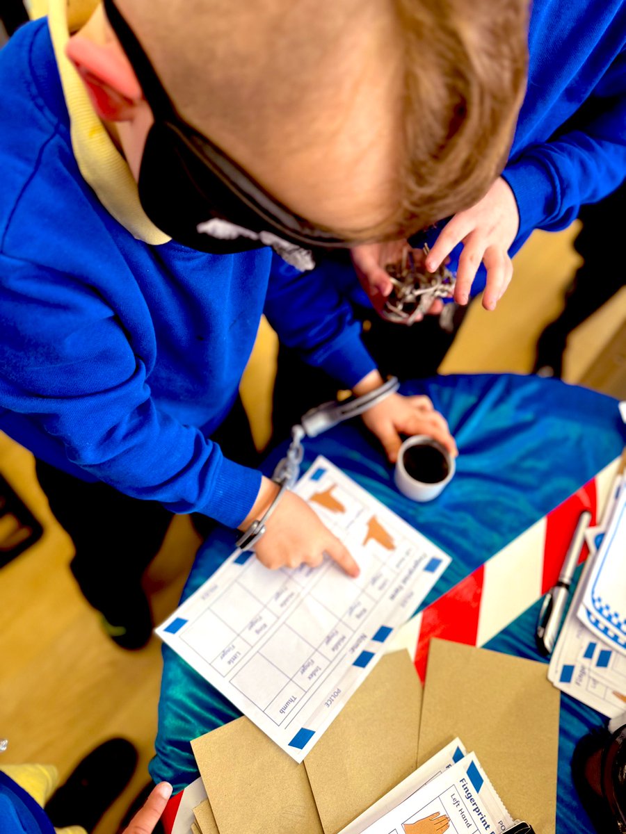 Mrs Farr & Dosbarth Melyn tweet media