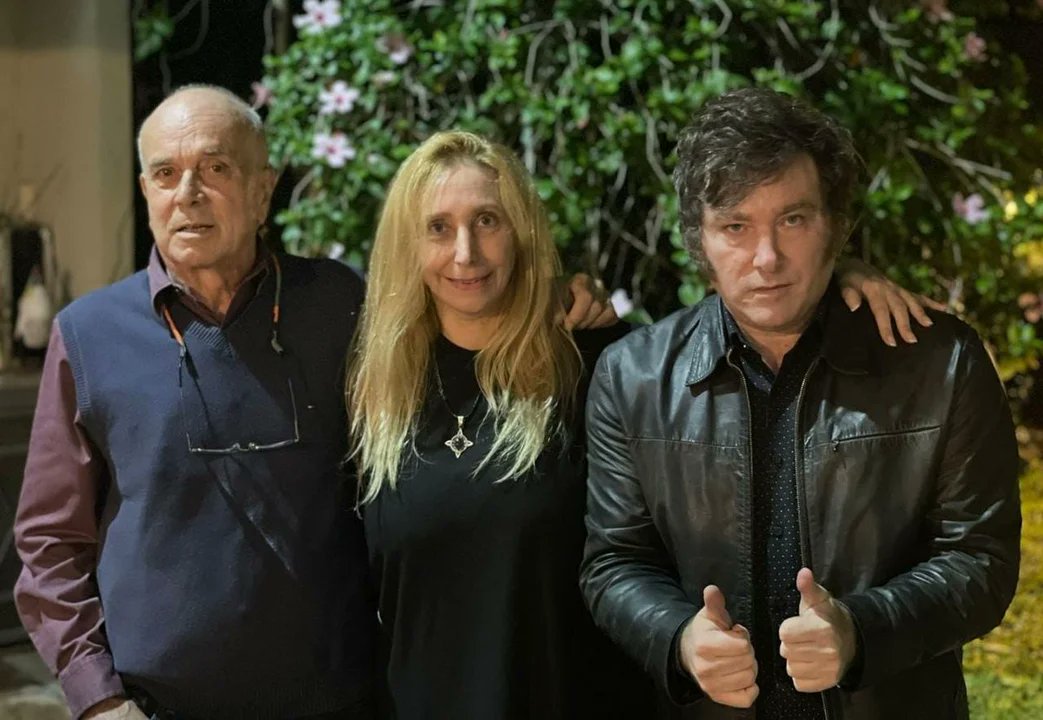 💄💲 #Maquillar la #economía no es como maquillar al presidente: un ex asesor de Milei ironizó sobre #Caputo y Lilia #Lemoin

💥👥  El economista Carlos Rodríguez, ex cercano a Milei, puso en duda al ministro de Economía y el rol de la diputada.

elargentino.ar/zona-destacada…