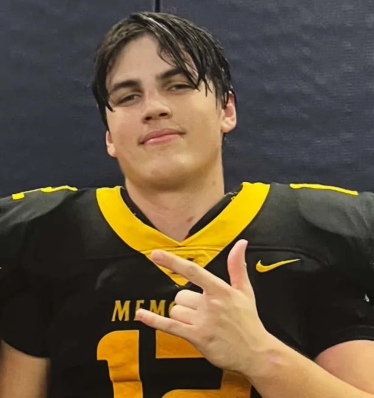 MikeBaggz's tweet image. A breakdown of why Karemlo Anthony will get off with self-defense against slaying known bully Austin Metcalf:

1. Aggressive and Unprovoked Confrontation: Austin Metcalf and his much larger brother approached Karmelo Anthony in an overtly aggressive manner. Without any…