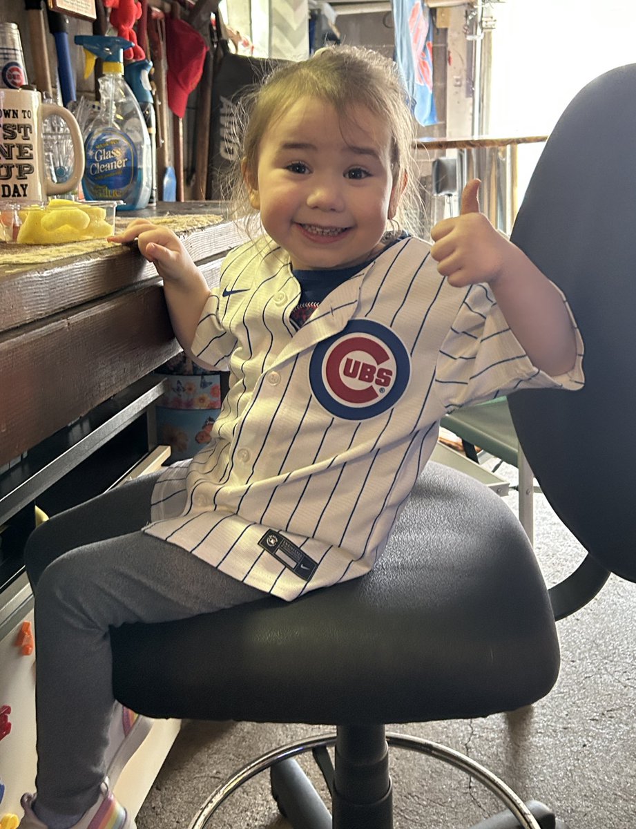 ktcat89's tweet photo. @WatchMarquee Sydney says Go Cubs Go “you can do this!” ⚾️❤️💙 @Cubs
#watchmarquee https://t.co/ksWCDu4kl8