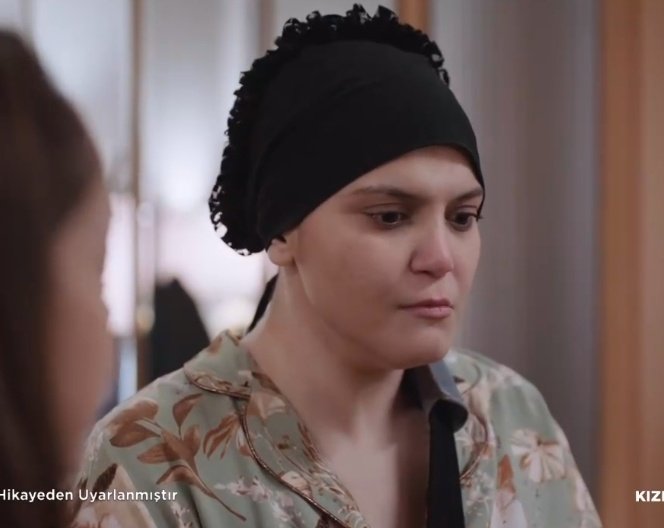 Bu ne tam olarak bu oyunculuk mu yani gerçekten her sahnede gördükçe diziden soğuyorum 
#KizilcikŞerbeti