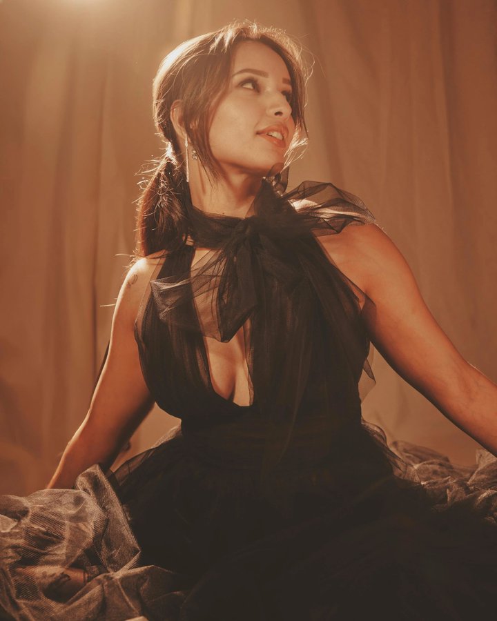 GntxowvWsAAH6_q?format=jpg&name=900x900