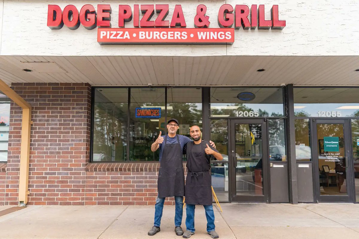 REDWRITER's tweet photo. ORDER UP: ‘DOGE PIZZA & GRILL’ ACCEPTS DOGECOIN FOR PIZZA IN MINNESOTA!🍕

Doge Pizza & Grill, is serving up American-style pizzas, juicy burgers, and crispy wings at their 30+ year-old family business located in Minneapolis, Minnesota—accepting Dogecoin for orders over the phone or in person.

Freshness is their game: hand-tossed dough made daily, in-house sauces, and top-notch meats and veggies pile up to create flavors that slap harder than a Shiba Inu tail wag. Check it out at https://t.co/FEyveq6QMh

Doge Pizza & Grill | Coon Rapids: 12065 Hanson Blvd, NW, Coon Rapids, MN 55448

Doge Pizza & Grill | Saint Paul: 629 Aldine St, Saint Paul, MN 55104

Want to support this Doge-loving crew by snagging a pizza with Dogecoin? Roll up to either of their 2 locations and pay for your cheesy masterpiece with the people’s crypto!