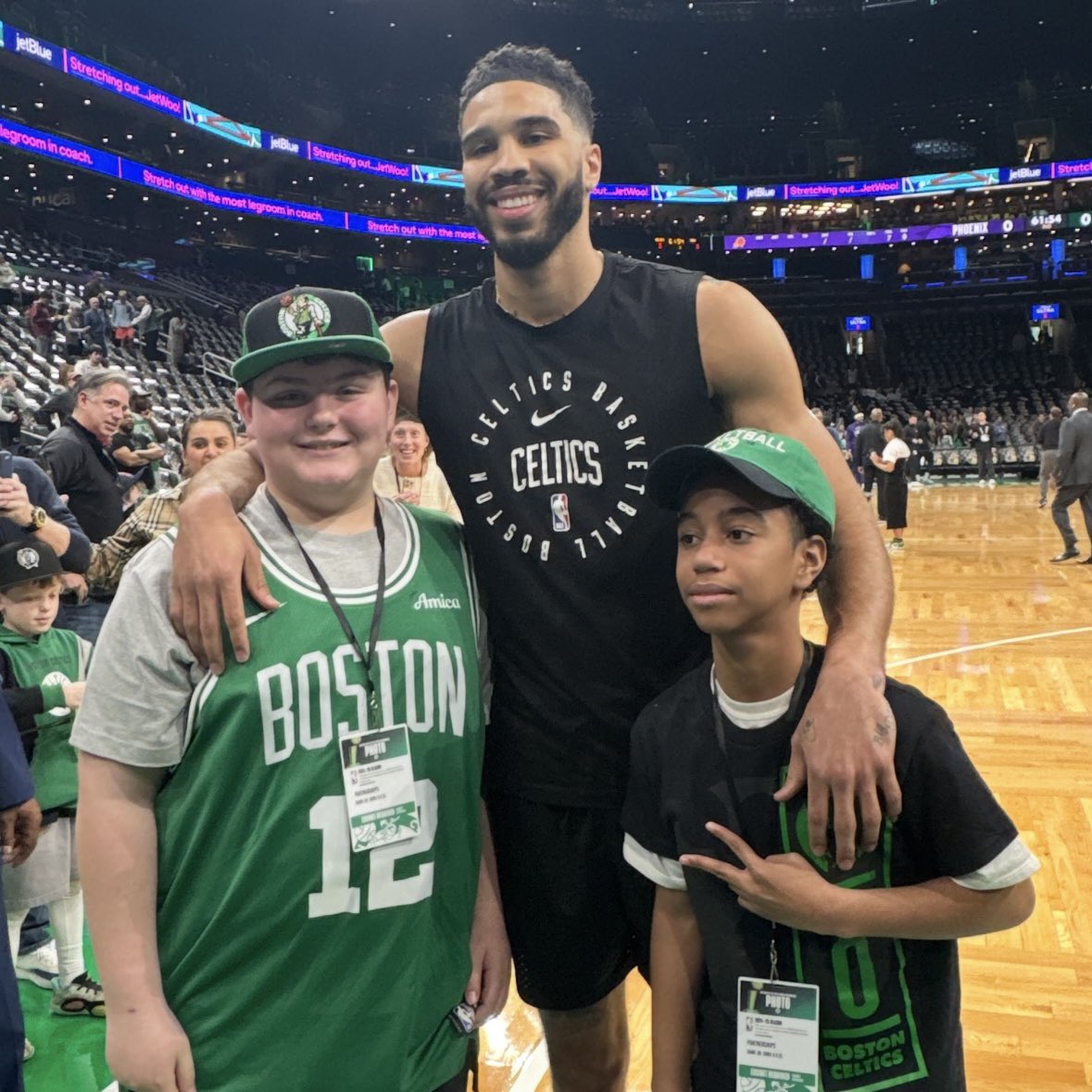 Amica's tweet image. Meet Stevie – a brave 13-year-old battling clear cell sarcoma. We enjoyed hosting him and his family at tonight’s Boston @Celtics game with a VIP experience! @jaytatum0 @AmericanCancer #Celtics