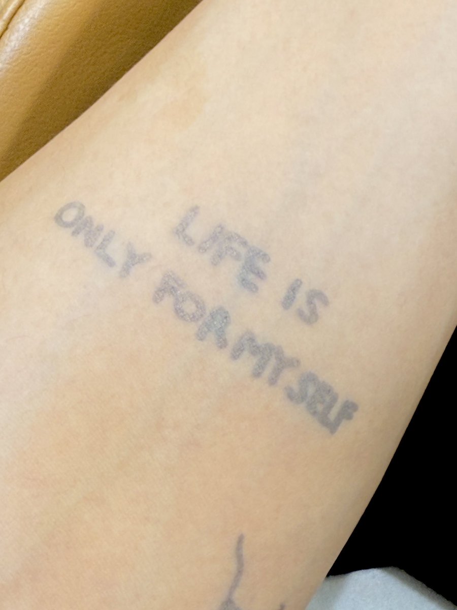 yuserundefined's tweet image. it seems to be something ode really believes in, to repeatedly get tattoos of it, even temporarily… “for myself”, “life is only for myself”