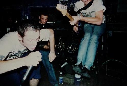 REVERSAL OF MAN reunian ❤️‍🔥

30 Agustus 2025.

Band screamo / emoviolence asal Tampa, Florida, ini eksis di tahun 1995-2000.

Mereka roster Ebulition Records, dan pernah merilis split-album dengan Los Crudos.

reversalofman.bandcamp.com/album/nothing-…