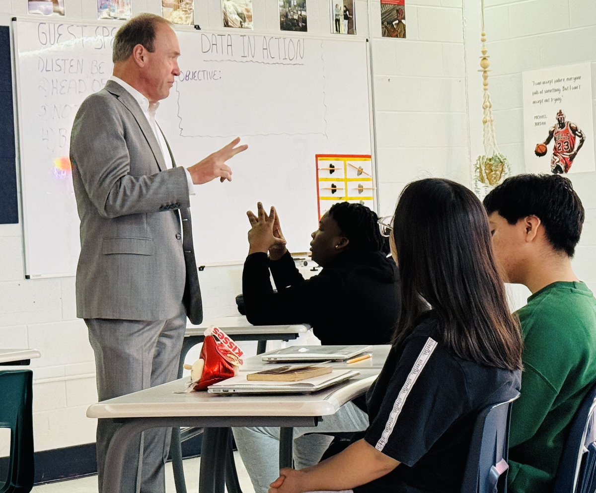 PrissyLeMay's tweet image. Huge thanks to @vincebertram for inspiring @GrandviewMiddle and @MartinCityK8 8th graders in Data in Action course with real world insight on how data skills connect to future careers! @krodrequez @PREPKC  
#RealWorldLearning #CareerConnection