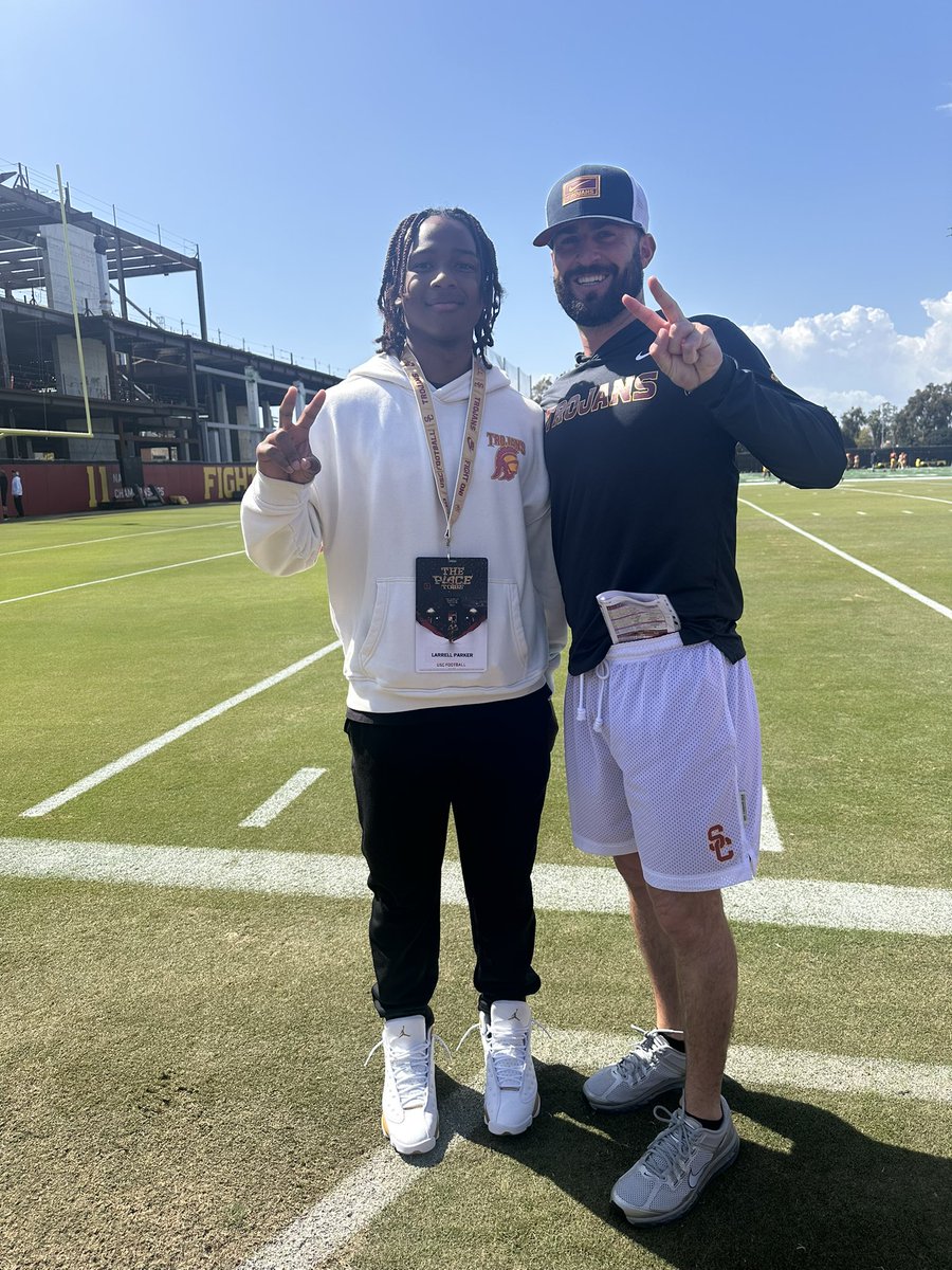 LarellParker's tweet photo. I had an amazing time on my visit to @uscfb. Thank you coach @LincolnRiley, @CoachSimmonsSC, and @CoachChadSavage for the hospitality.
#fighton #b13ssed #studentath13te https://t.co/FG3YLDzM79