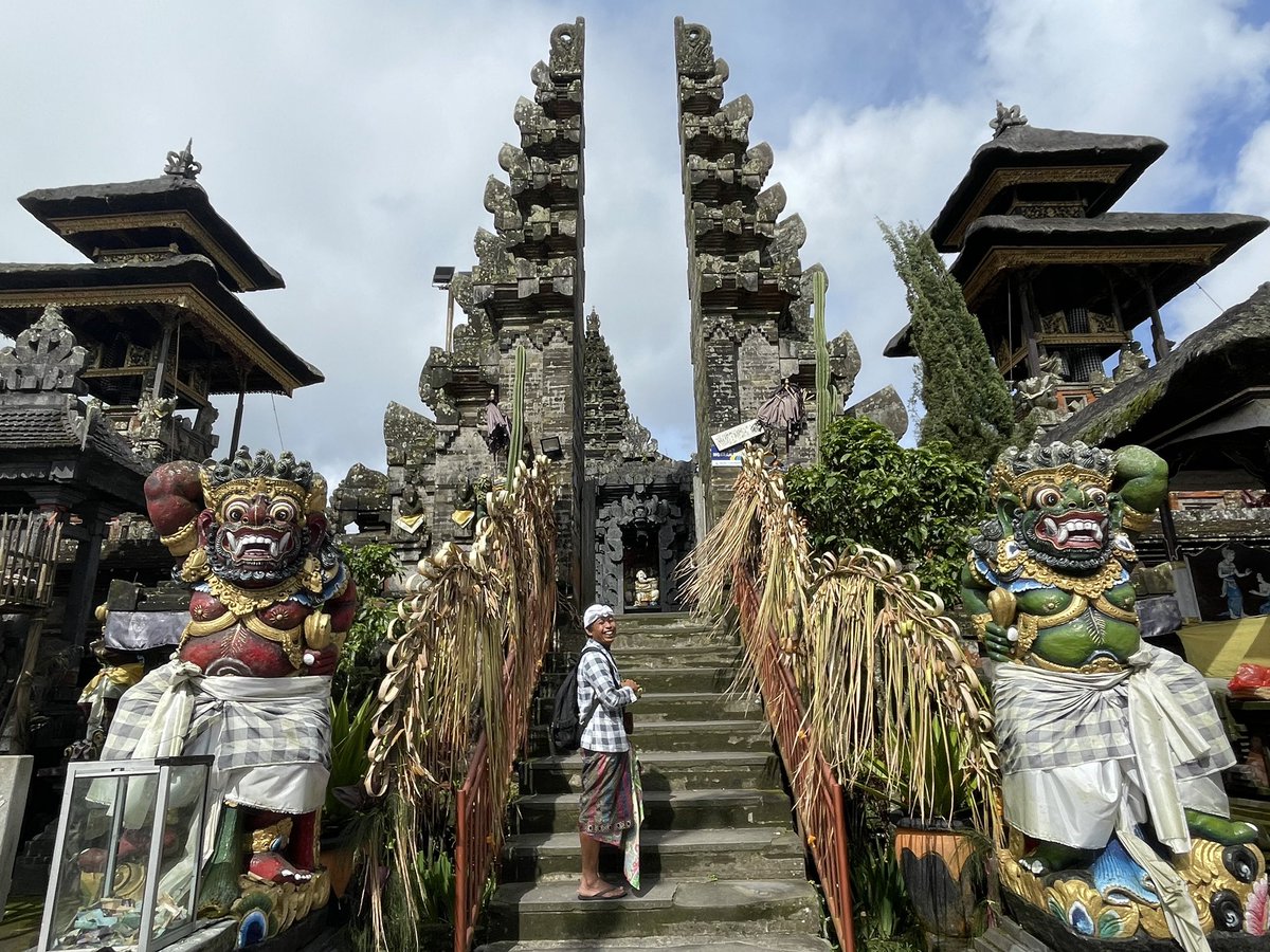 karisma_bali's tweet photo. ブサキとウルンダヌバトゥールでオダラン（お寺の創立祭）が行われます。
渋滞、通行止めが予想されますのでご注意ください。
ブサキ…4月12日〜5月13日
ウルンダヌバトゥール…4月12日〜27日
#ウルンダヌバトゥール #キンタマーニ #オダラン #バリ島 #bali #カリスマバリツアー #karismabalitour https://t.co/68tvzVWiST