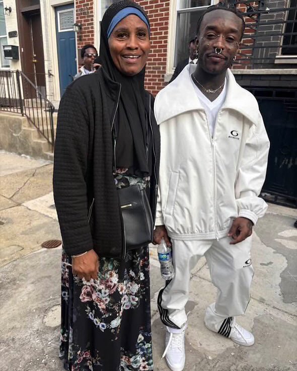 uzislatt's tweet photo. More pics of lil Uzi back in Philly https://t.co/u6f7Xdg0WQ
