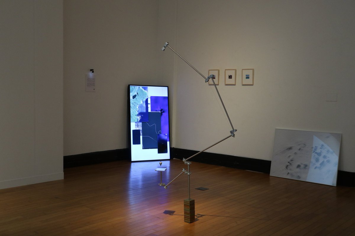 kiriesakka's tweet photo. 上野の東京藝大陳列館で開催している「Parallel Circuit」展，この土日で会期終了となります…！
とくに同時開催の「音はいつ、音になる？」展も含めて，パフォーマンスやトークなどのイベントもたくさん！
上野公園の桜も見頃のはず！　
今日明日は外している時間もありますが会場周辺にいます！ https://t.co/bk7kG653HX