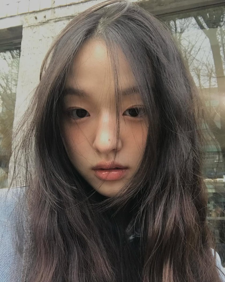 ㅤ♥︎ . . .  𝘀𝗵e typ𝗶𝗻𝗴  :  𝘩𝘦nmlo𝘰 𝗽𝗲𝗲𝗽𝘀 ?  ˖  ꯭★