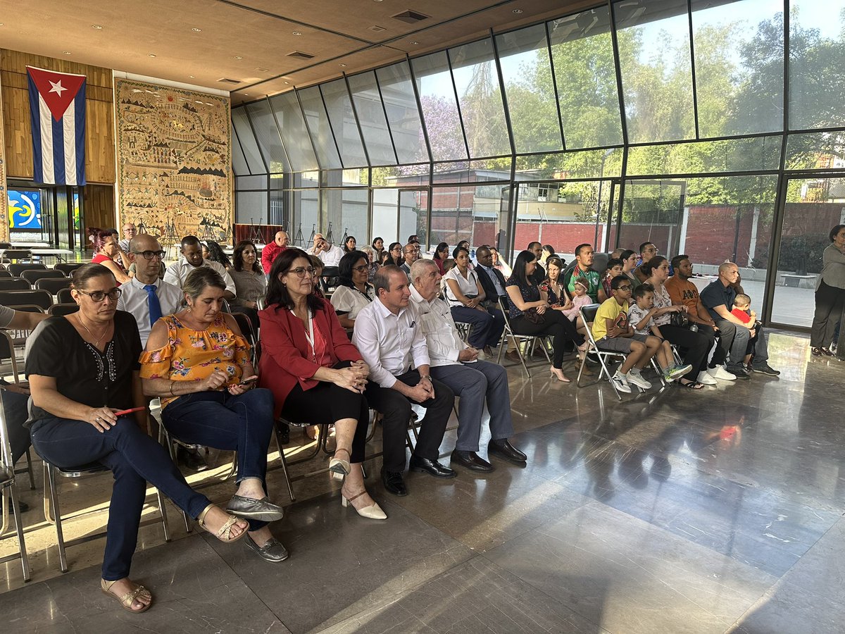 Nuestra <a href="/EmbaCuMex/">Embajada de Cuba en México</a> 🇨🇺 celebró los aniversarios 64 y 63 de la fundación de la <a href="/OPJMCuba/">OPJM Cuba</a> y <a href="/UJCdeCuba/">UJC de Cuba</a>.

En un ambiente de celebración y jovialidad, nuestros pioneritos y jóvenes reafirmaron su cubanía y defensa de los valores patrios.
#SiempreJoven