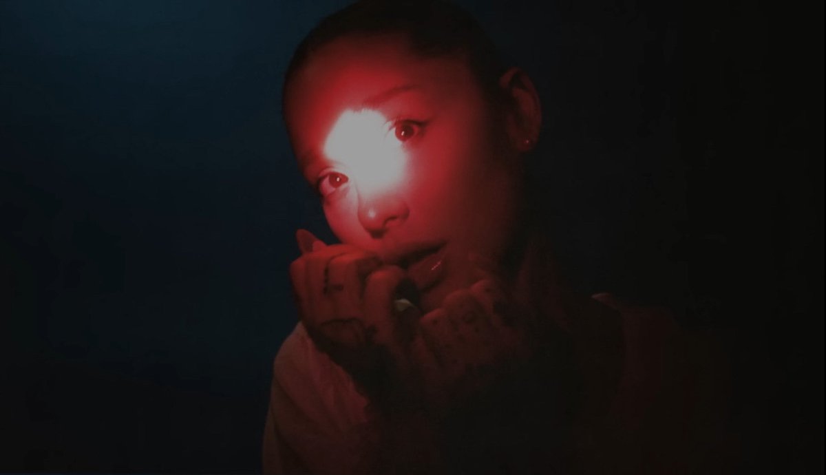PopCrave's tweet photo. ‘eternal sunshine’ by Ariana Grande is projected to return to #1 in the US with 137K units following its deluxe release, @HITSDD reports.

It will mark its third week at #1. https://t.co/NCXbAWWQQp