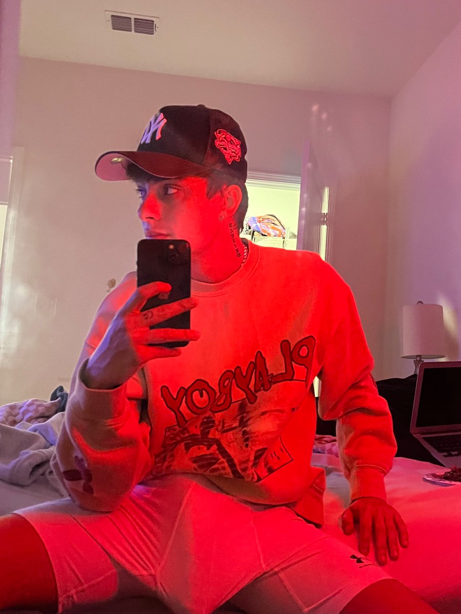 say “hey” for a surprise in ur dms