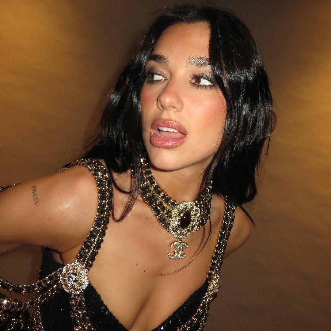 DUALIPA's tweet photo. And thats a wrap on the first leg of the #RadicalOptimismtour !!! 3 weeks away, 10 unbelievable, unforgettable nights! Loved every moment with youuuu AUS/NZ 🇦🇺❤️🇳🇿 thank you for your love and energy!!! What a way to kick off our year around the world!!! EUROPE UP NEXT 💋💋💋 https://t.co/J1z6xG2xNj