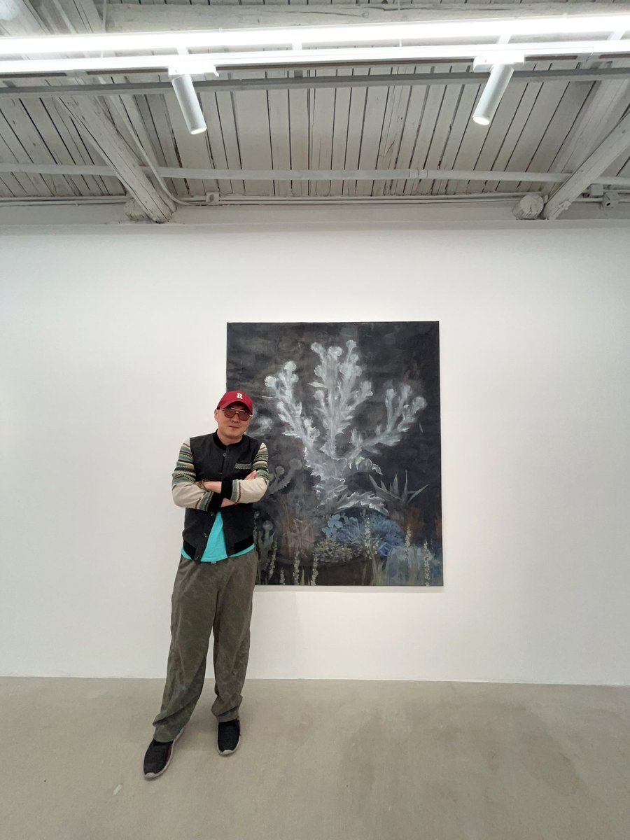 Nicky_Meng_'s tweet photo. 協力空间 于2025年4月3日至5月4日举办展览“蓟花与灵缇犬”，呈现意大利艺术家里卡多·阿尔比耶罗（Riccardo Albiero）的最新绘画创作。里卡多在其绘画中试图创造另一种“现实”，那是他在内心世界构筑的一处灵性寓所。他的作品尺幅不大，似一扇扇窗，吸引观者凑近，窥见其中一隅
#艺术 #展览 #艺术家 #Art https://t.co/4fPzWGpRDJ