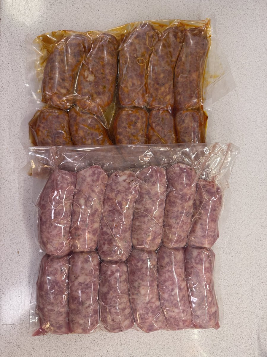 Un placer conocer a <a href="/arielsignetti/">Ariel Signetti 🇦🇷🇮🇹👨‍🍳</a> de <a href="/IlSalumiereok/">Il Salumiere ®</a> Ahora hay que elegir como probar le salcicce. Opción 1) alla pomarola opcion 2) a la parrilla. Para no quedar con dudas probamos las dos 😅